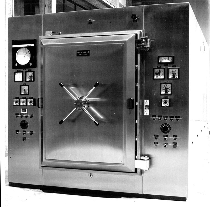 <span style="color:#282828;">1968</span><br/>PRIMO STERILIZZATORE DI OSSIDO DI ETILENE